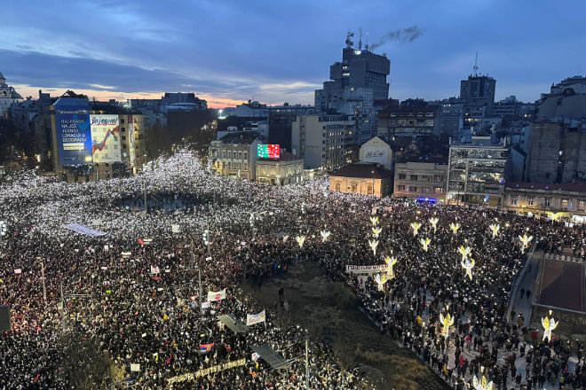 100 000 people in Belgrade